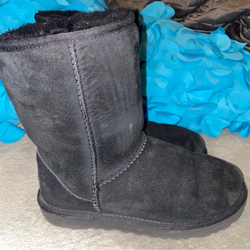 Ugg boots size 6 BLACK